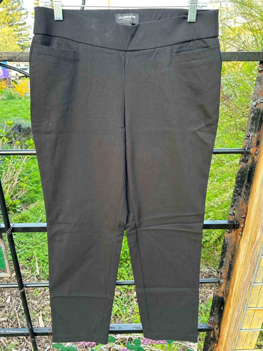 Liz Claiborne Career black rayon blend pants size 6